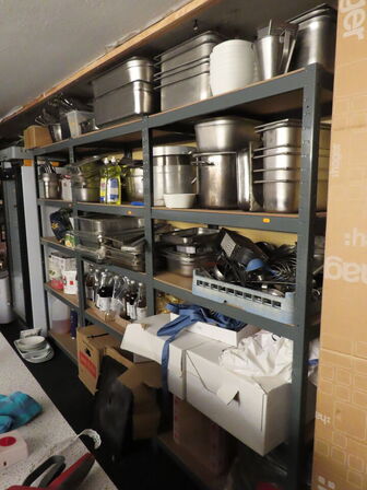 3 stk. reoler med indhold