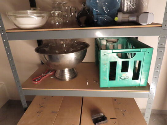 2 stk. reoler med indhold