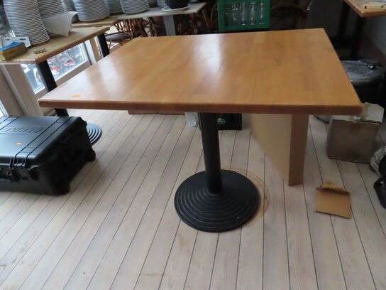 13 stk. cafeborde med 23 stk. cafestole