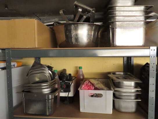 3 stk. reoler med indhold