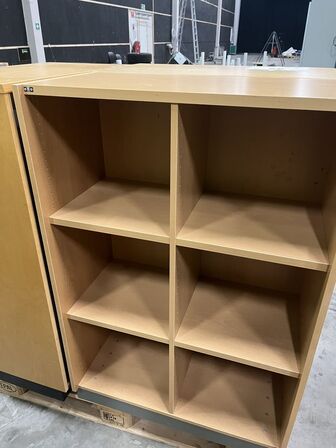 3 skabssektioner/reoler, EFG