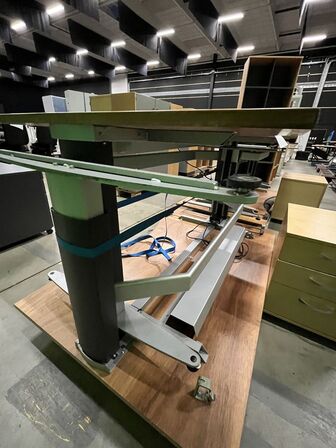 2 Skrivebord Bondo, hævesænke, +skuffesektion