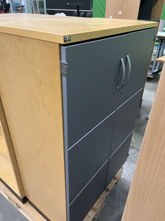 3 skabssektioner/reoler, EFG