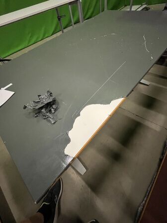 3 skriveborde SIS, højdejusterbart, hvide med folie