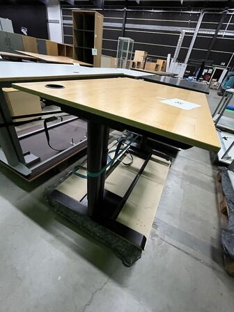 2 Skrivebord, hævesænke