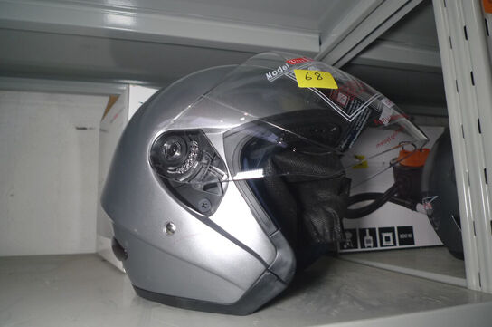 Str. M styrthjelm, pilot-model