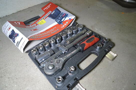 17 dele topnøglesæt ½" i kuffert