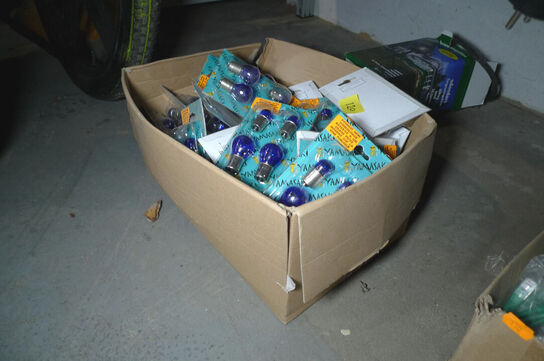 Et parti blå 12V pærer 10W og 23W