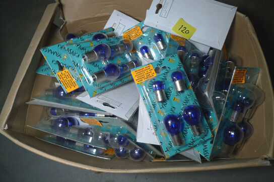 Et parti blå 12V pærer 10W og 23W