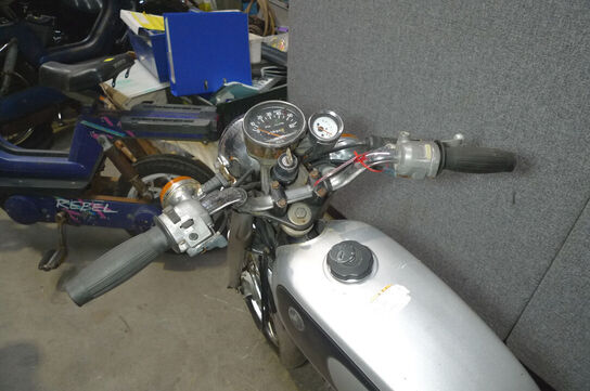 Knallert, Yamaha YB1 50ccm 1328 4-gear drejeventilmotor