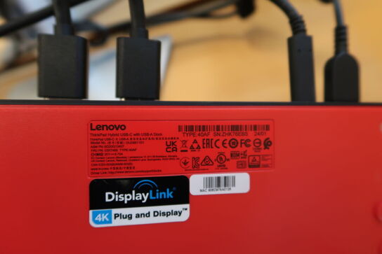 2 stk. computerskærme DELL P2722H, tastatur, mus, dockingstation LENOVO ThinkPad Hybrid USB-C with USB-A Dock