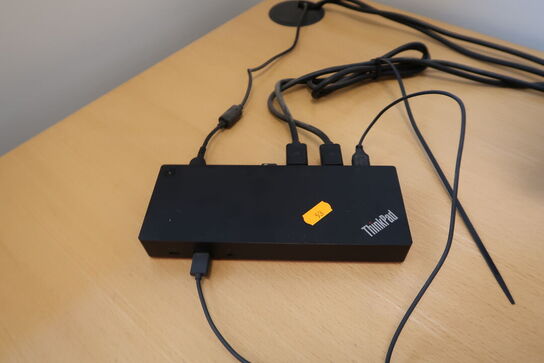 2 stk. computerskærme DELL P2722H, tastatur, mus, dockingstation LENOVO ThinkPad Hybrid USB-C with USB-A Dock