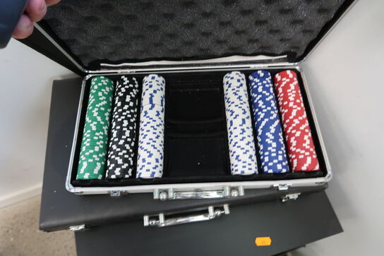 Skuffemodul med chipsæt, backgammon m.m.