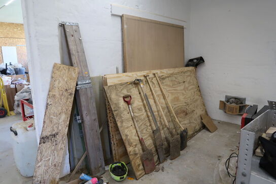 Div. Haveredskaber samt krydsfinerplader