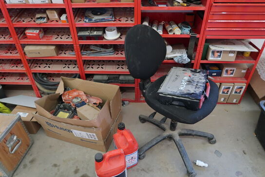 Reolsystem med div. Varelager og værktøj