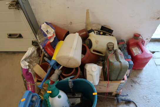 Div. Dunke, tryksprøjter, varelager m.m.