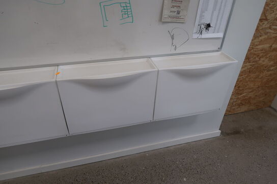 Whiteboard samt div. Skabe