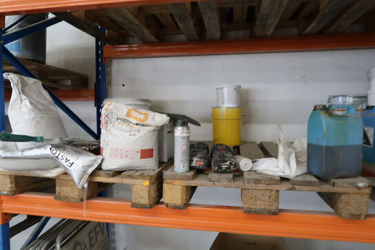 16 stk. paller med div. Varelager og værktøj