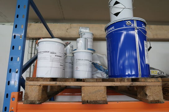 16 stk. paller med div. Varelager og værktøj