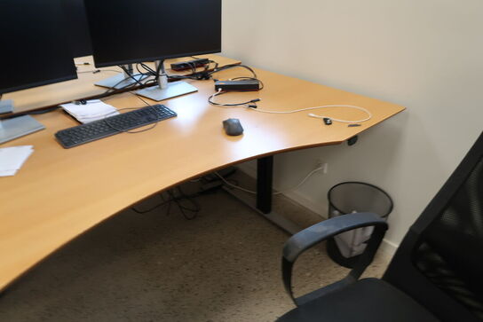 El. hæve/sænke skrivebord uden indhold, skuffemodul samt kontorstol