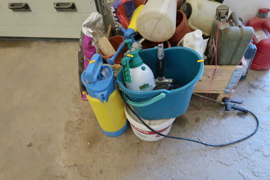 Div. Dunke, tryksprøjter, varelager m.m.