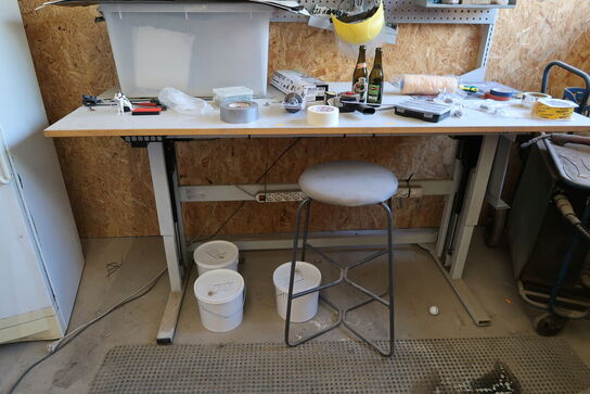 El. hæve/sænke arbejdsbord med indhold