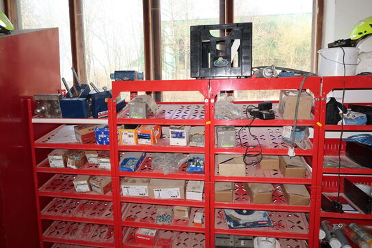 Reolsystem med div. Varelager og værktøj