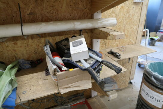 Opbevaringskasse, div. Varelager & værktøj m.m.