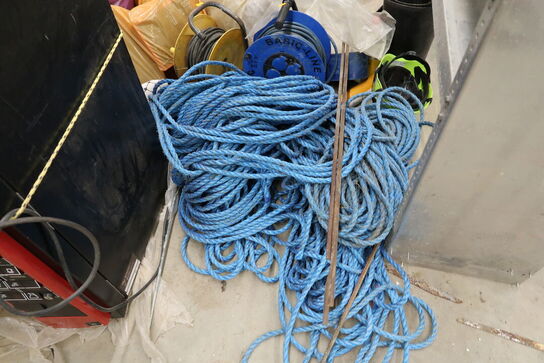 2 stk. kabeltromler, tov m.m.