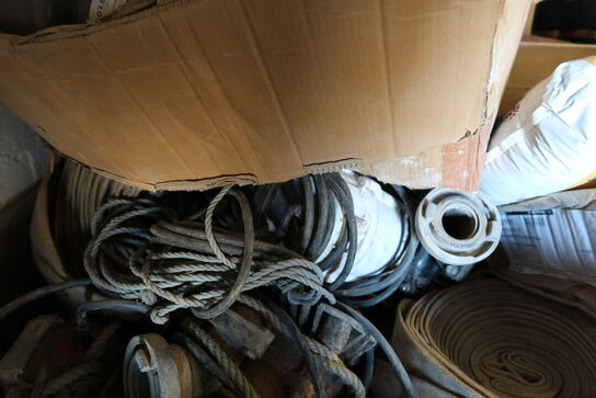 Palle med div. Dykpumper samt slanger