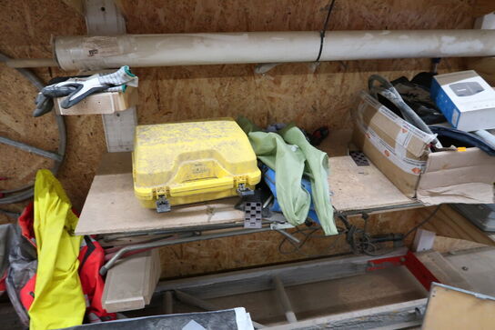 Opbevaringskasse, div. Varelager & værktøj m.m.