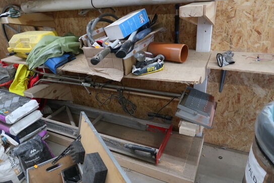 Opbevaringskasse, div. Varelager & værktøj m.m.