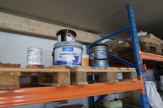 16 stk. paller med div. Varelager og værktøj