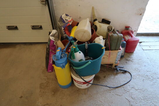 Div. Dunke, tryksprøjter, varelager m.m.