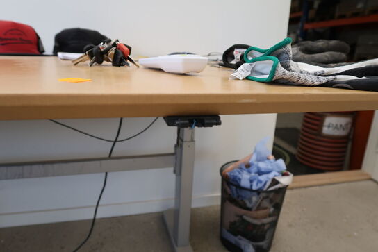 El. hæve/sænke skrivebord samt skuffemodul