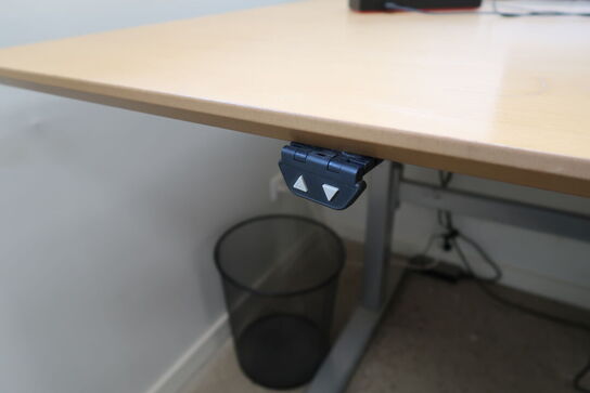 El. hæve/sænke skrivebord uden indhold, skuffemodul samt kontorstol