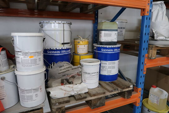 16 stk. paller med div. Varelager og værktøj