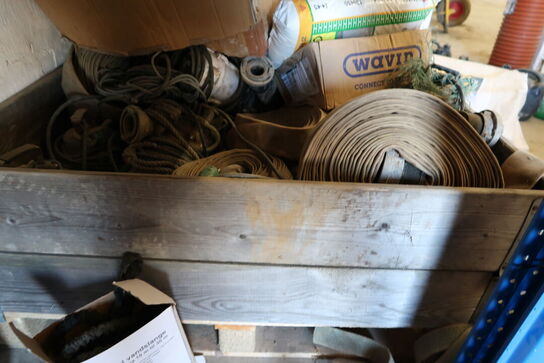 Palle med div. Dykpumper samt slanger