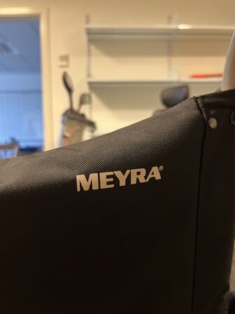Foldbar kørestol MEYRA Budget