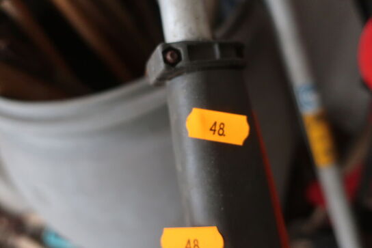 Indhold i container: Værktøj, El-hækkelipper, dunkraft mv.   BOSCH MV. 