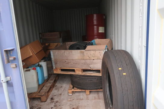 Indhold i container: Dæk, værktøj mv.