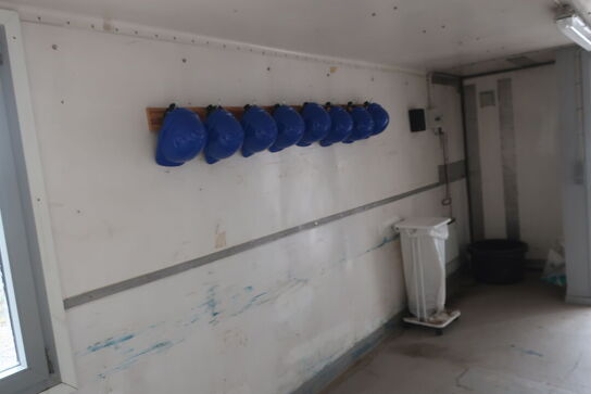 Mandskabscontainer m. indhold