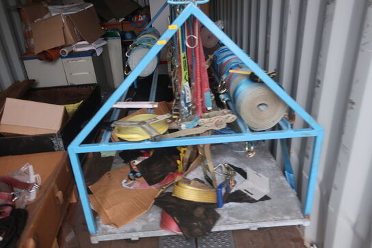 Indhold i container: Faldsikring, vogn mv.