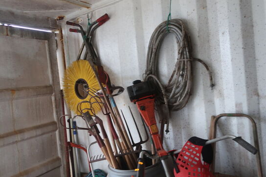 Indhold i container: Værktøj, El-hækkelipper, dunkraft mv.   BOSCH MV. 