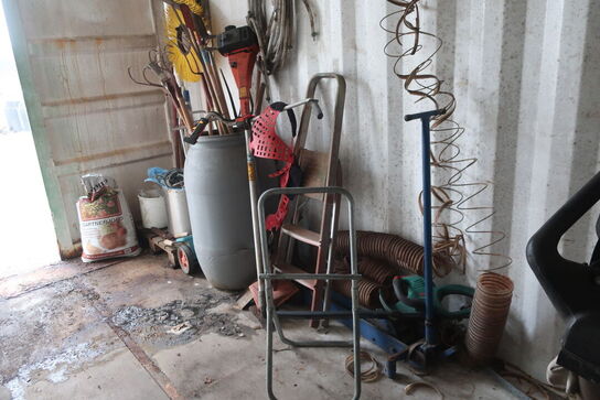 Indhold i container: Værktøj, El-hækkelipper, dunkraft mv.   BOSCH MV. 