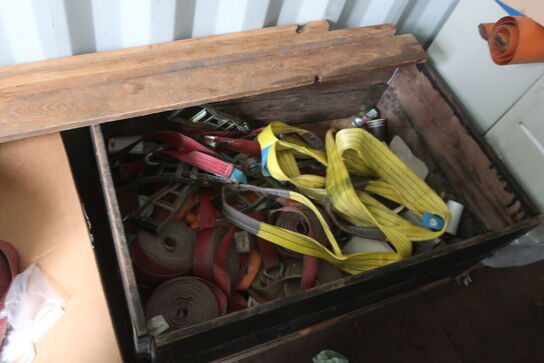 Indhold i container: Faldsikring, vogn mv.