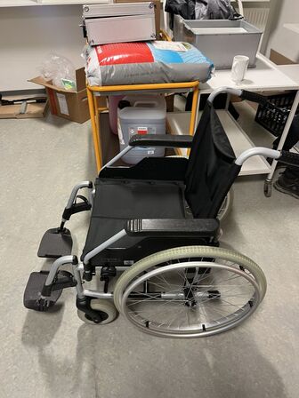 Foldbar kørestol MEYRA Budget