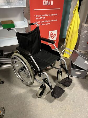 Foldbar kørestol MEYRA Budget