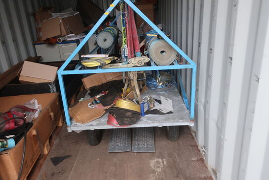 Indhold i container: Faldsikring, vogn mv.