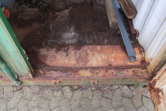 Indhold i container: Værktøj, El-hækkelipper, dunkraft mv.   BOSCH MV. 